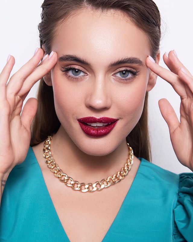 Портфолио визажиста Марии Гореловой. Макияж для инстаграм контента MAC Cosmetics.