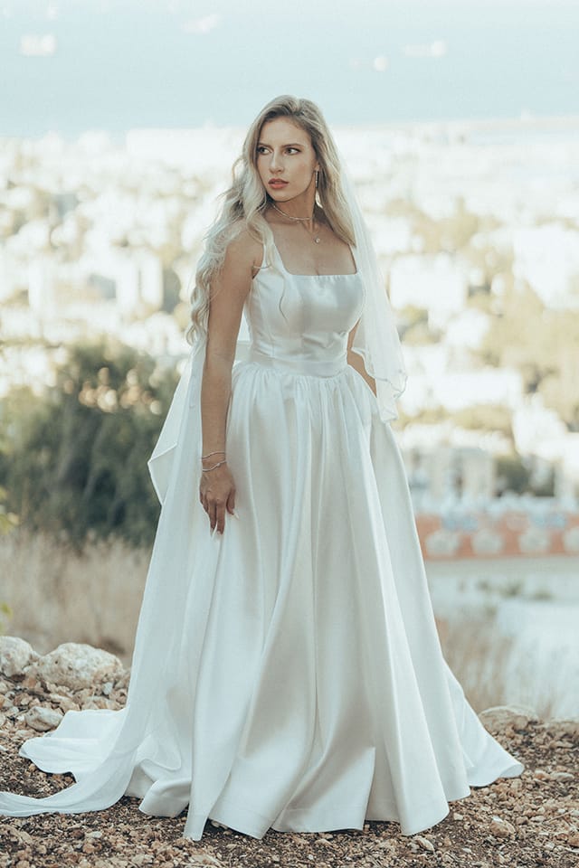 Bridal makeup and hairstyle with a veil. A classic look emphasizing clean lines and softness. Louis Promenade, Haifa. Bridal Makeup Artist Maria Gorelova